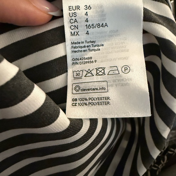 H&M Blouse - Picture 10 of 10